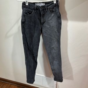 Hollister jeans size 00R w23,l27  curvy high rise mom jeans 2 tone black